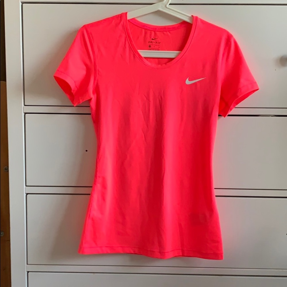 New Nike women’s Dry Legend T- Shirt